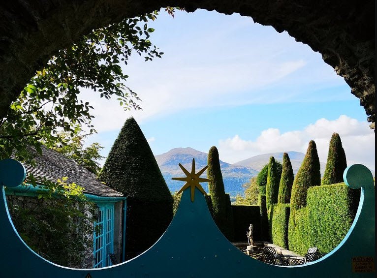 Plas Brondanw, United Kingdom